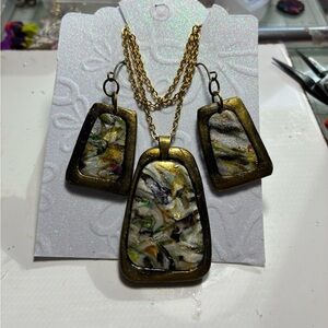 Elegant Gold and Multicolor Pendant Necklace and Earring Set